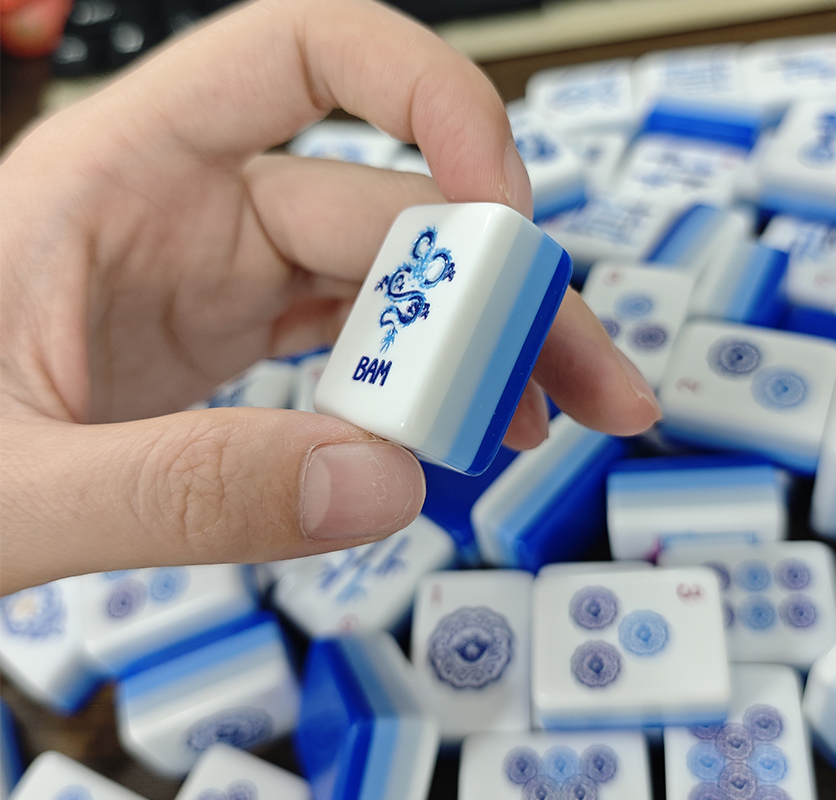 Luxury Solid Acrylic American Mahjong Tiles Blue White Porcelain Butterfly Vase Pattern Custom Printed Mahjong Game Set